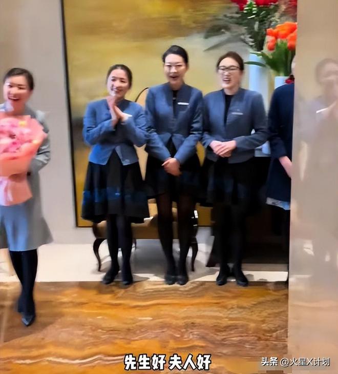 0w+酒店包层劳斯莱斯接送婆婆住大庄园AG旗舰厅ios“京圈格格”平凡生活1(图8)